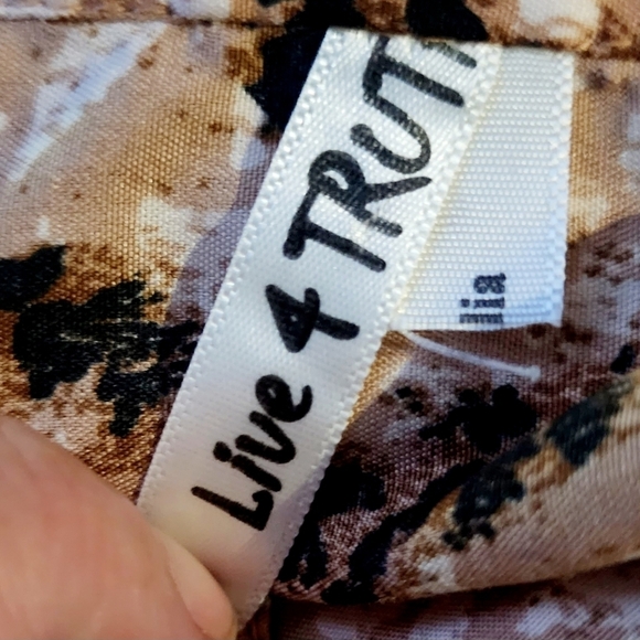 Live 4 Truth Animal Print & Floral Button Up Collared Shirt Women's Plus 3X EUC - Picture 7 of 9